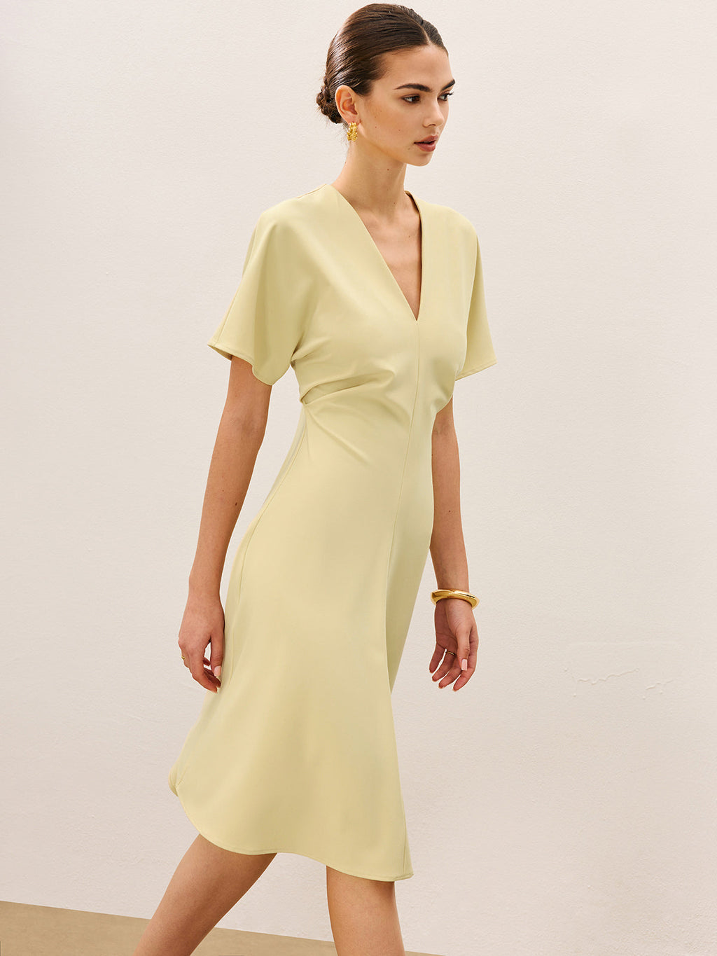 V-Ausschnitt Kurzarm-Midikleid