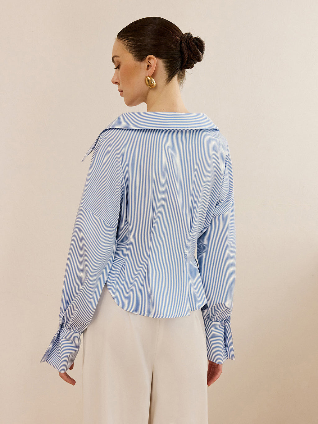 Gestreiftes Hemd mit Kragen und tailliertem Design