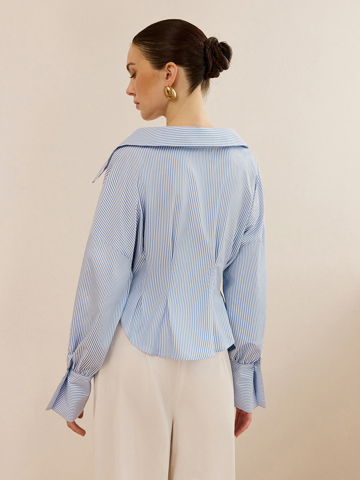 Gestreiftes Hemd mit Kragen und taillierendem Design 