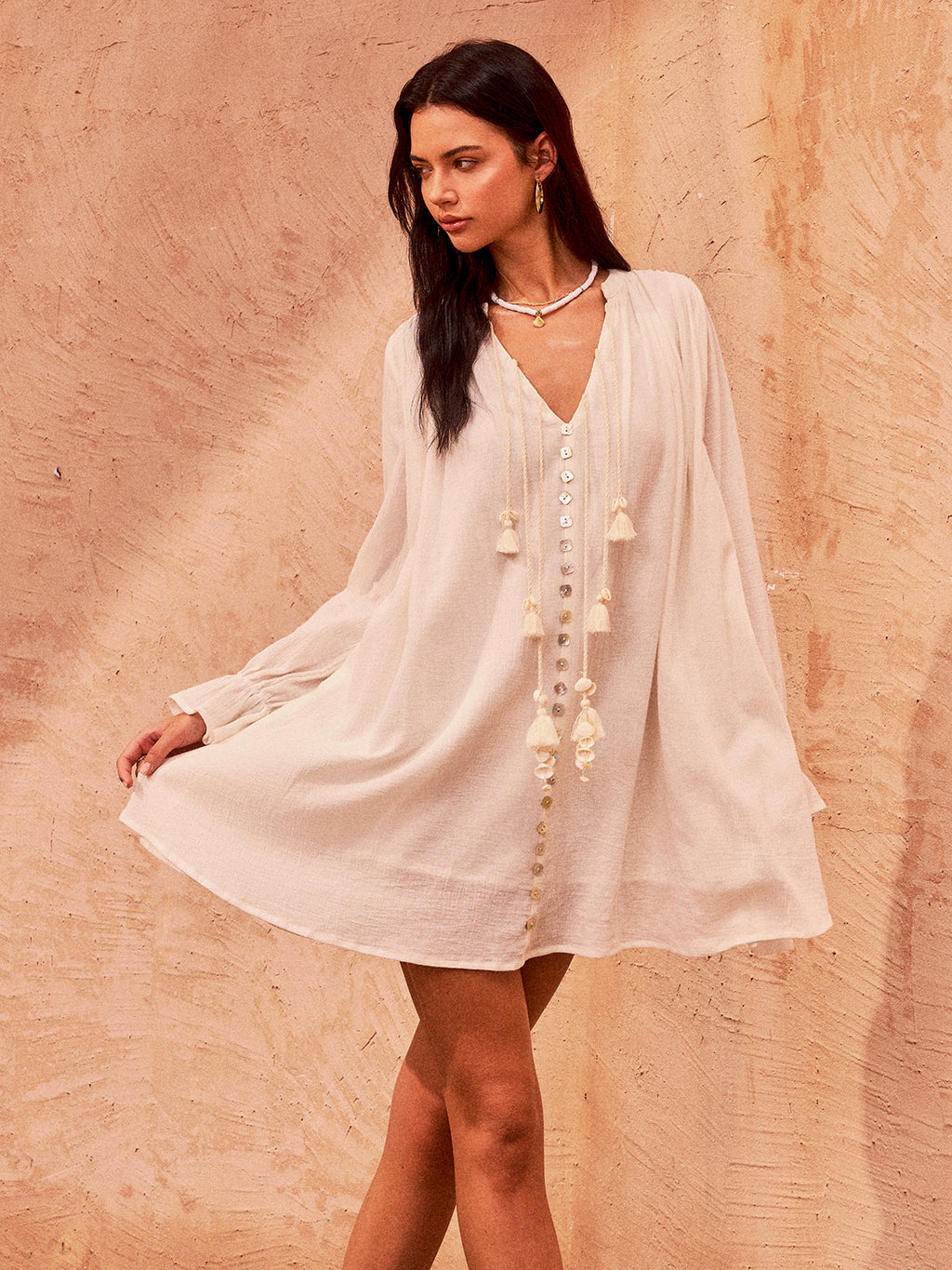 Baumwoll-Minikleid mit Quasten und Knöpfen