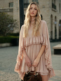 Halbtransparentes Chiffon-Rüschenkleid mit Umhang