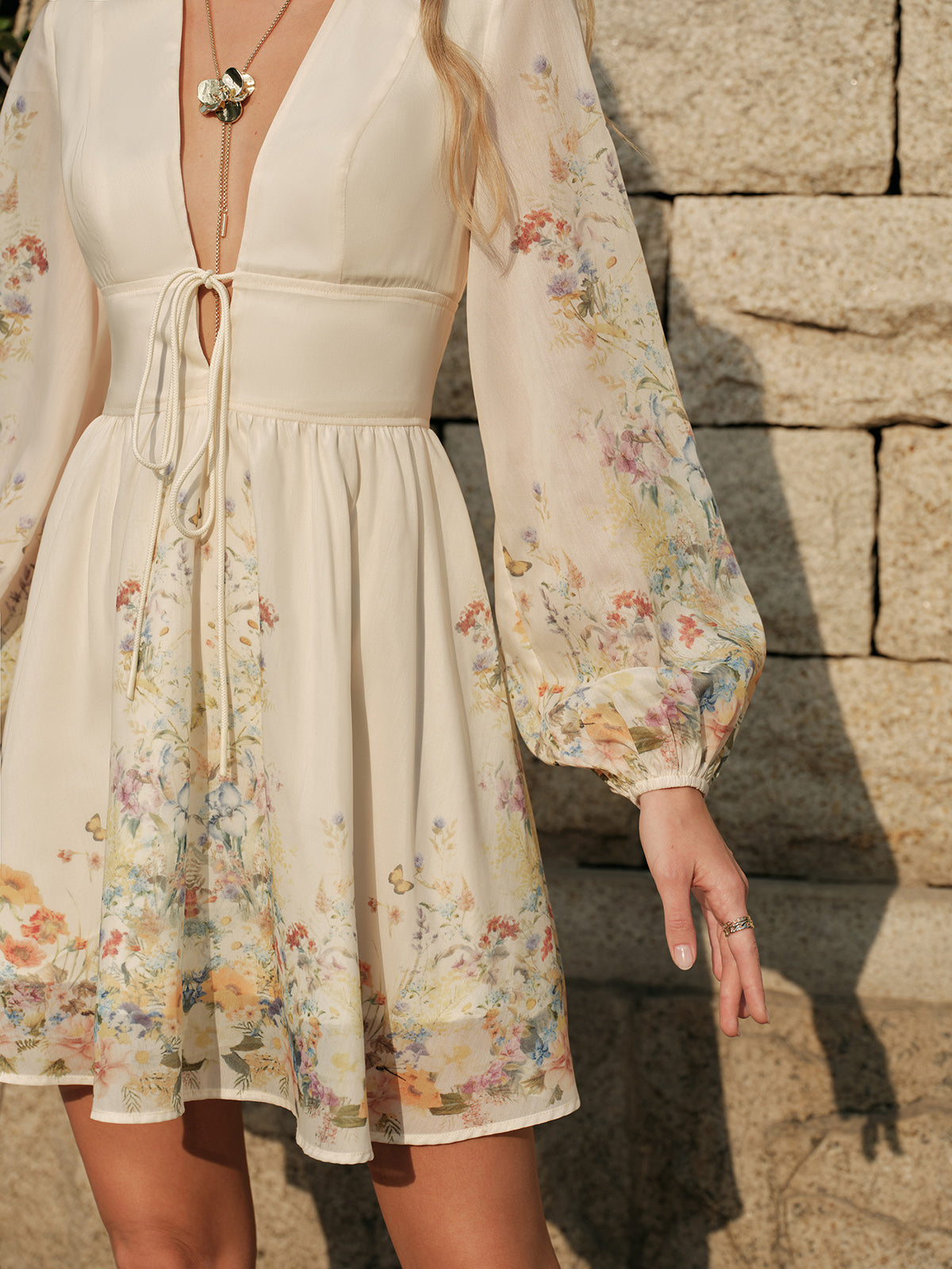 Robe à imprimé floral et nœud sur le devant 
