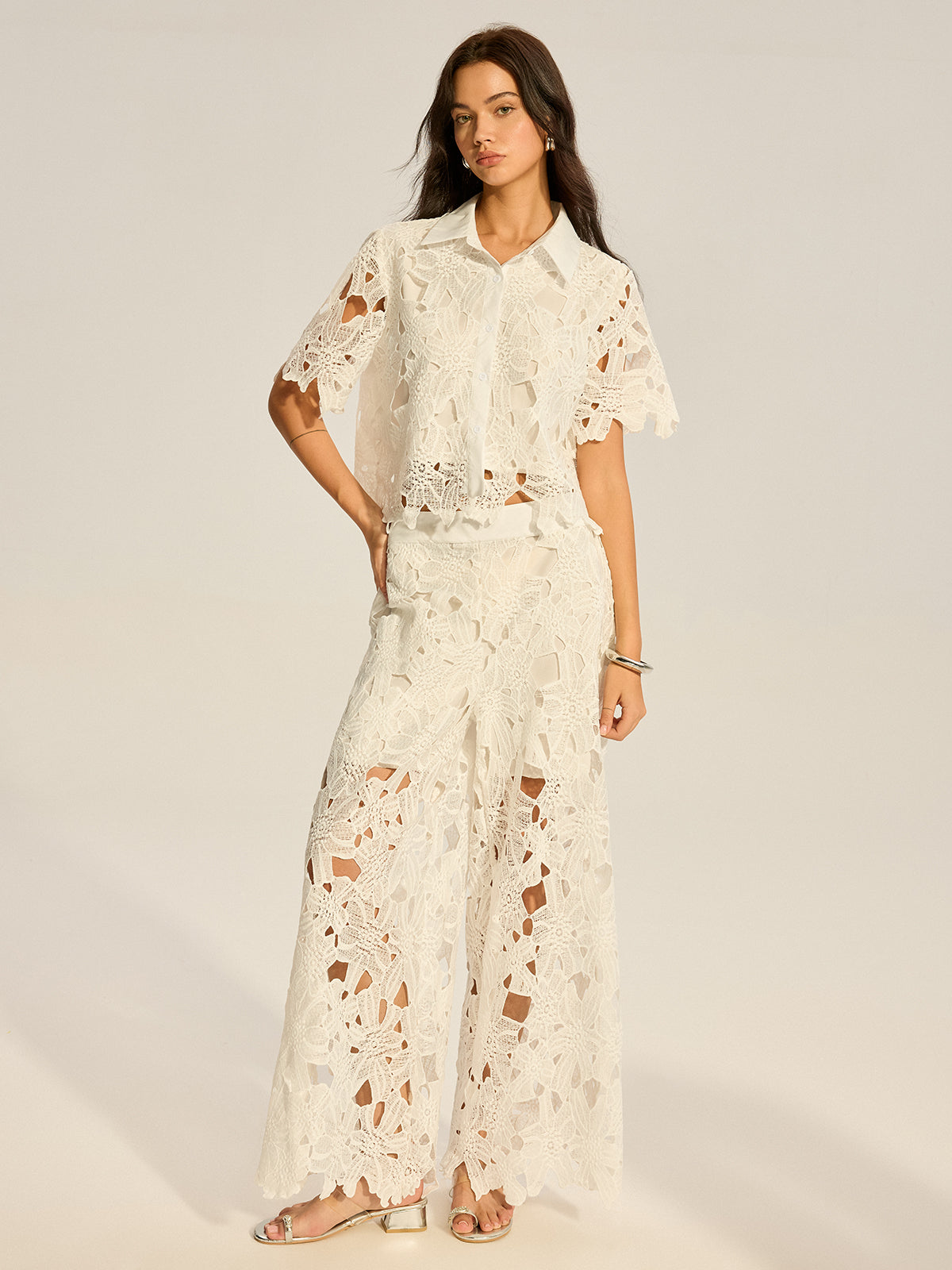 Set aus Oberteil mit Häkelspitze und Cut-Outs und Hose mit weitem Bein