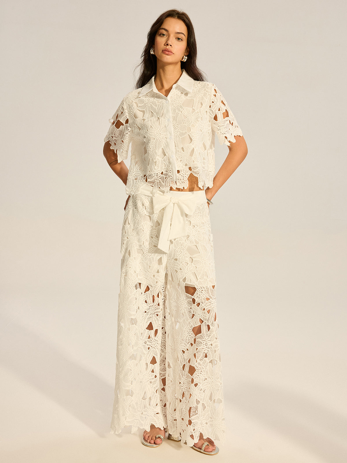 Set aus Oberteil mit Häkelspitze und Cut-Outs und Hose mit weitem Bein