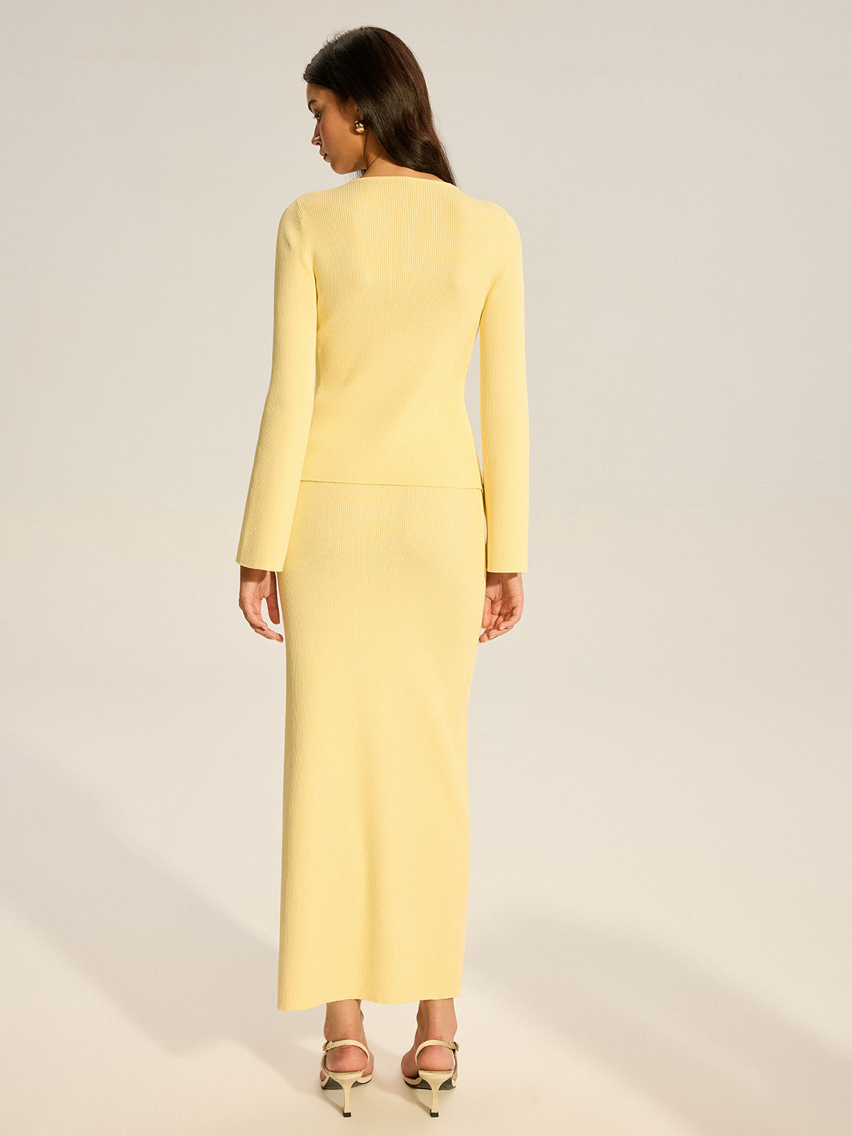 Ensemble pull et jupe à découpes florales 