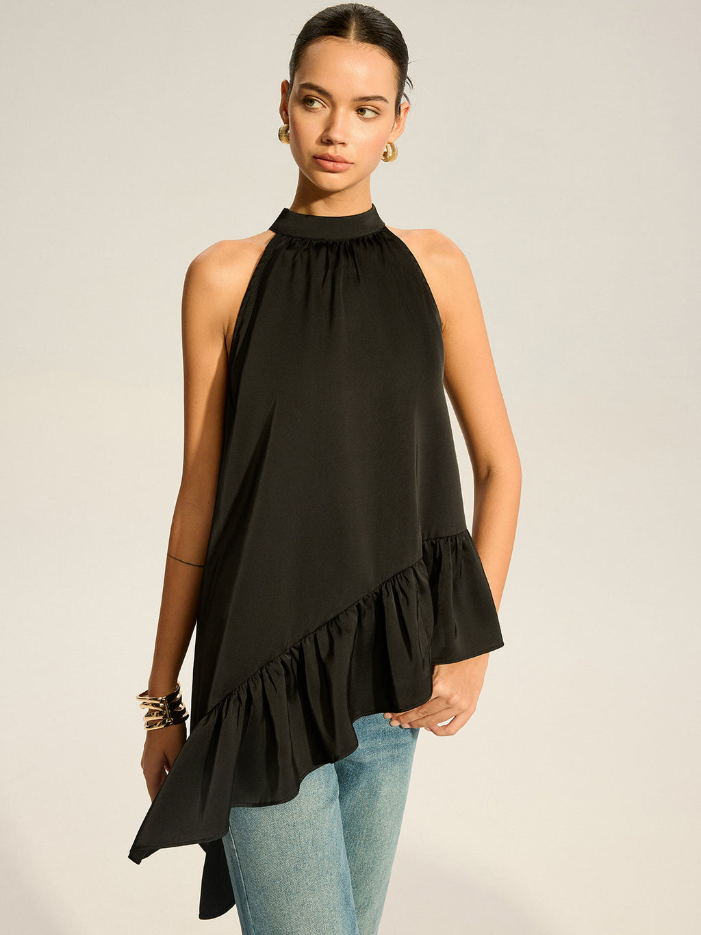 Asymmetrisches Neckholder-Top mit Rüschensaum