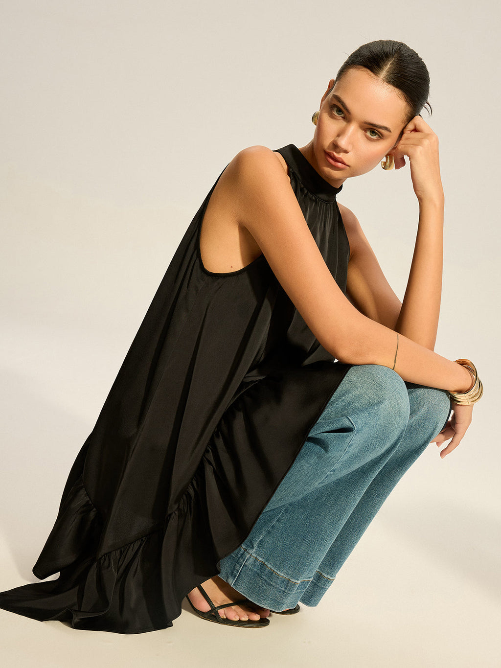 Asymmetrisches Neckholder-Top mit Rüschensaum