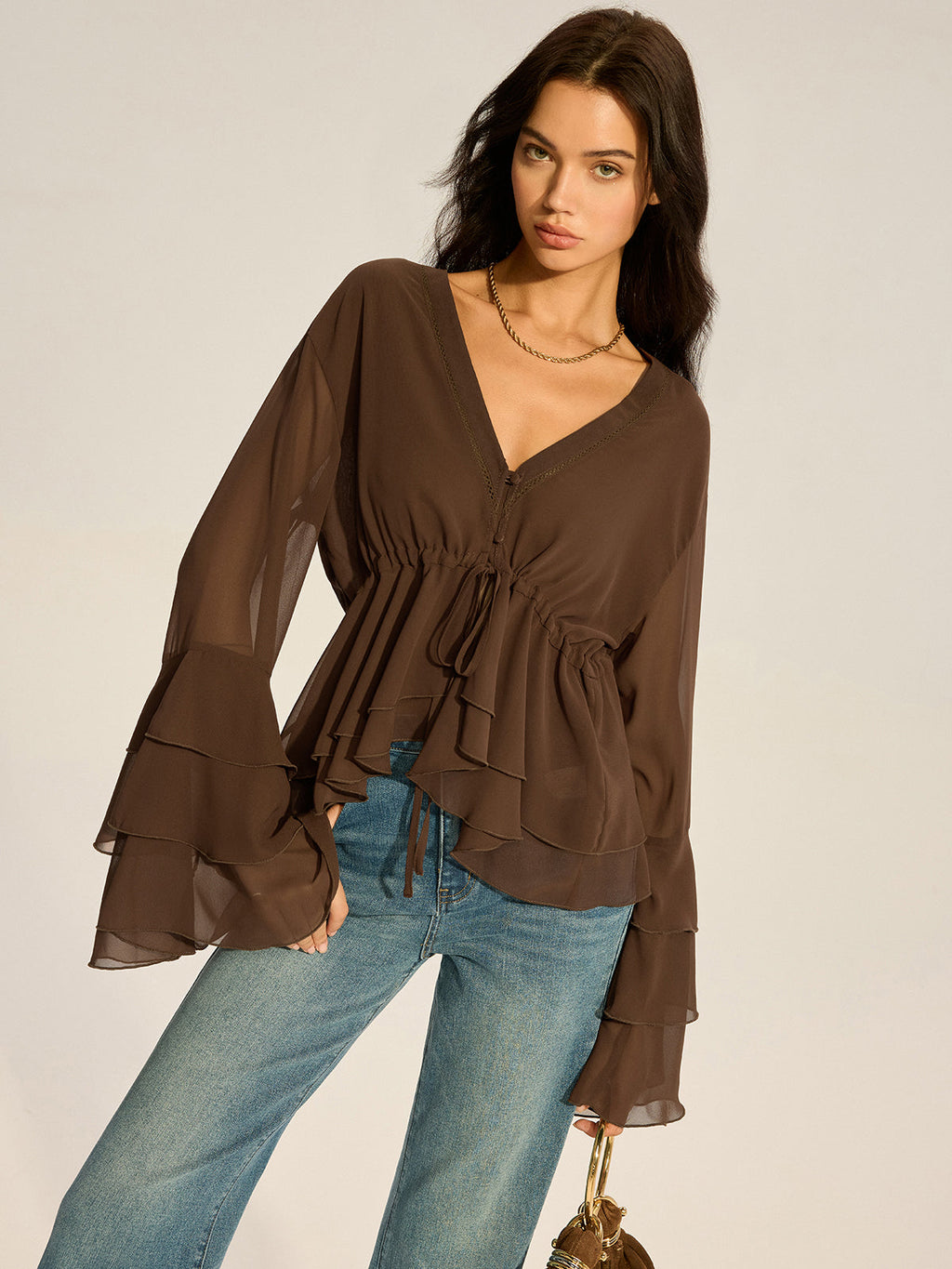 Halbtransparente Chiffon-Stufenbluse mit ausgestellten Ärmeln