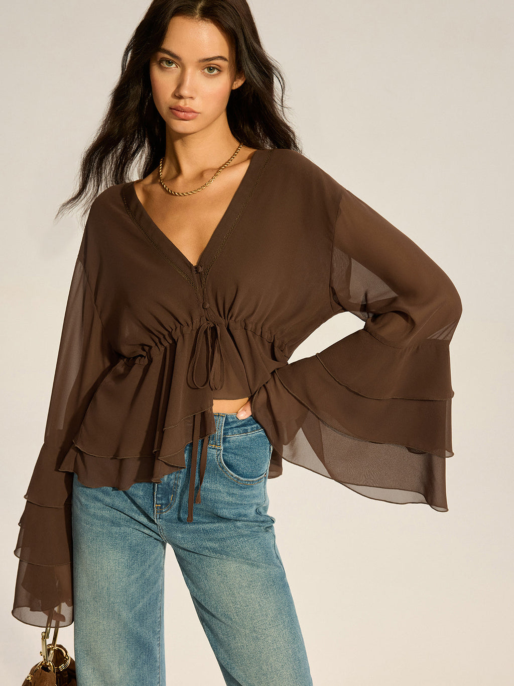 Halbtransparente Chiffon-Stufenbluse mit ausgestellten Ärmeln