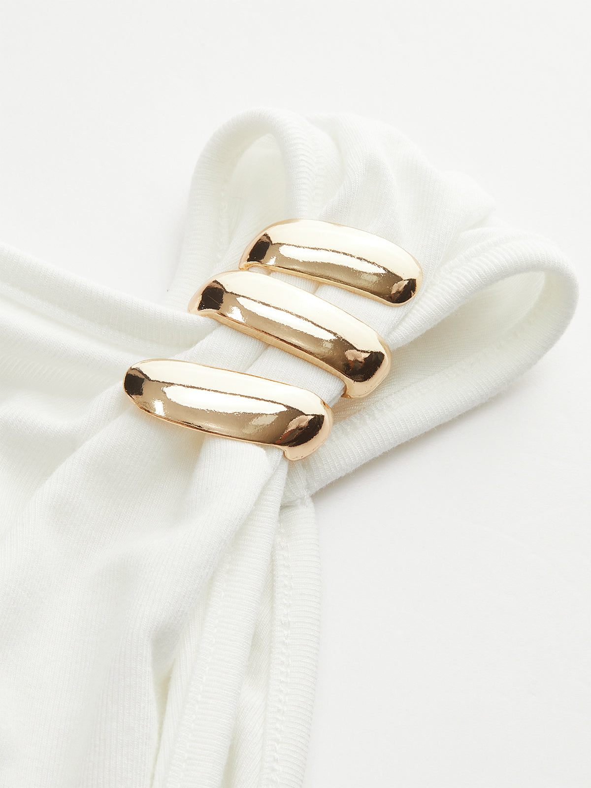 Ärmelloses Top mit Metalldekor 