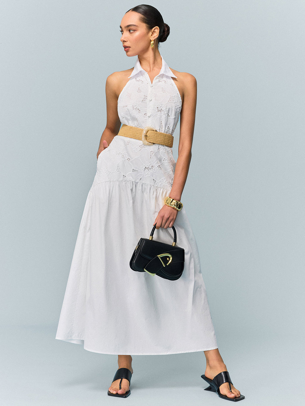 Robe brodée à col halter, avec poches et sans ceinture