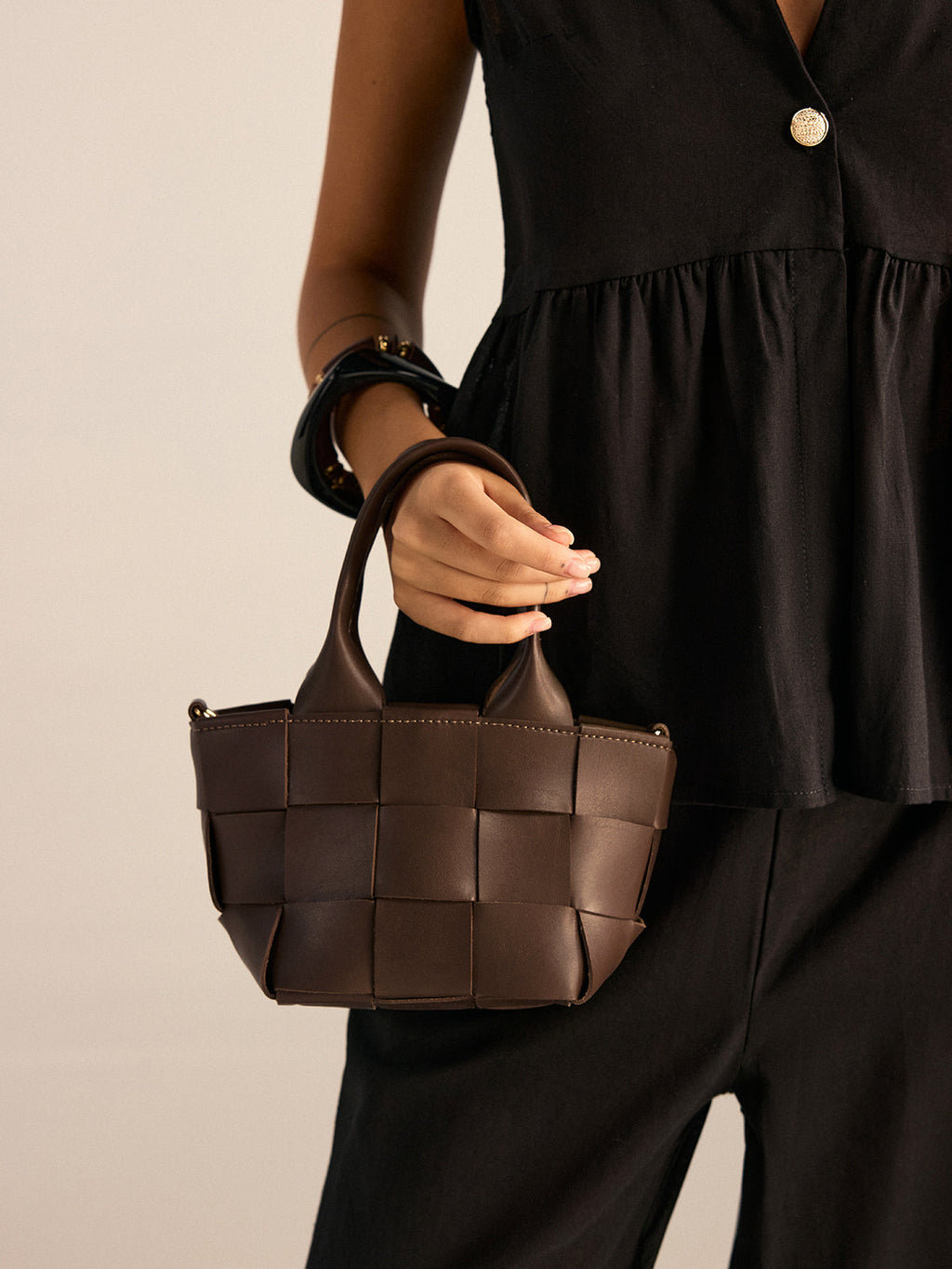 Sac cabas tressé en similicuir