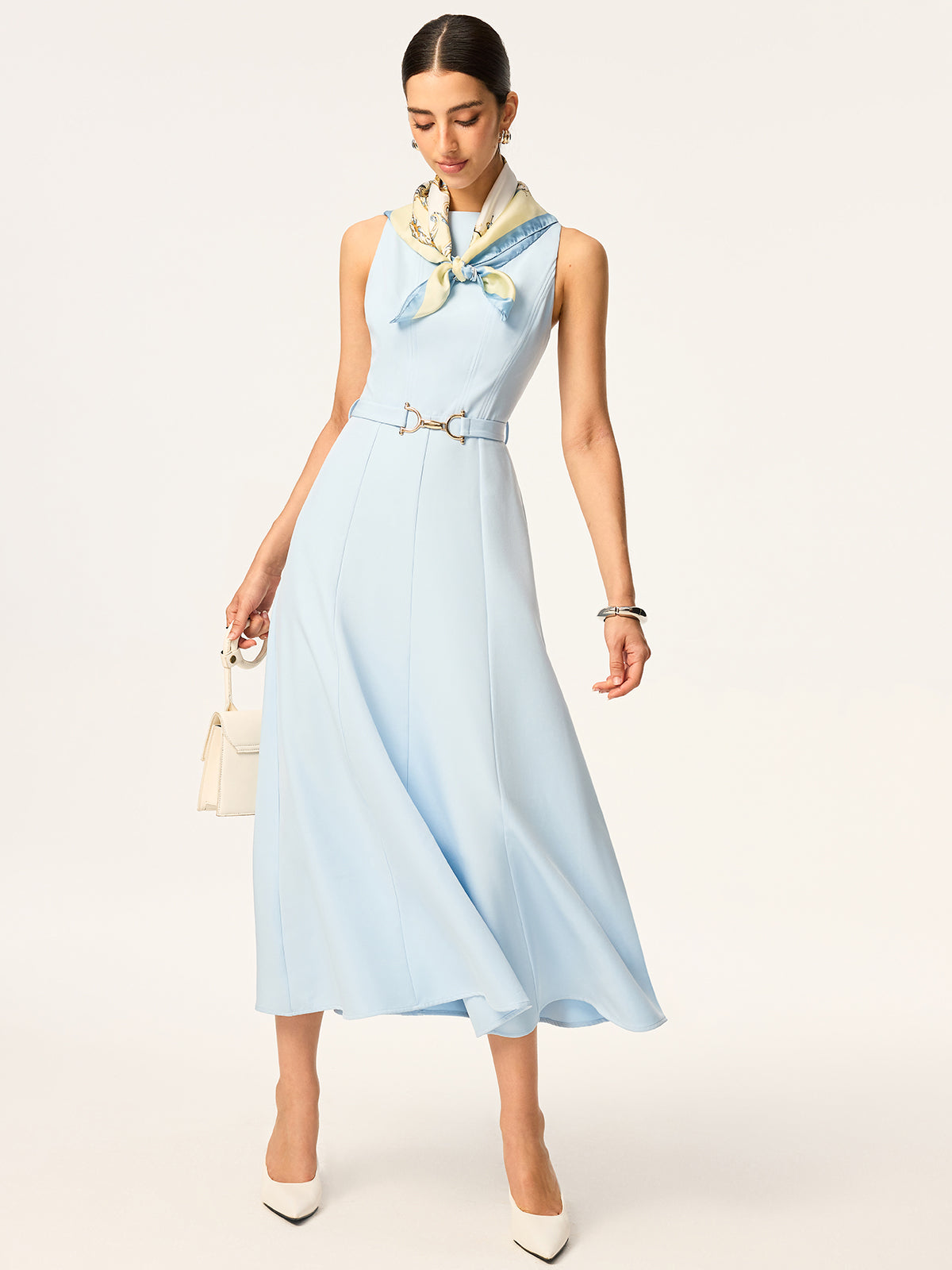 Robe midi sans manches ceinturée