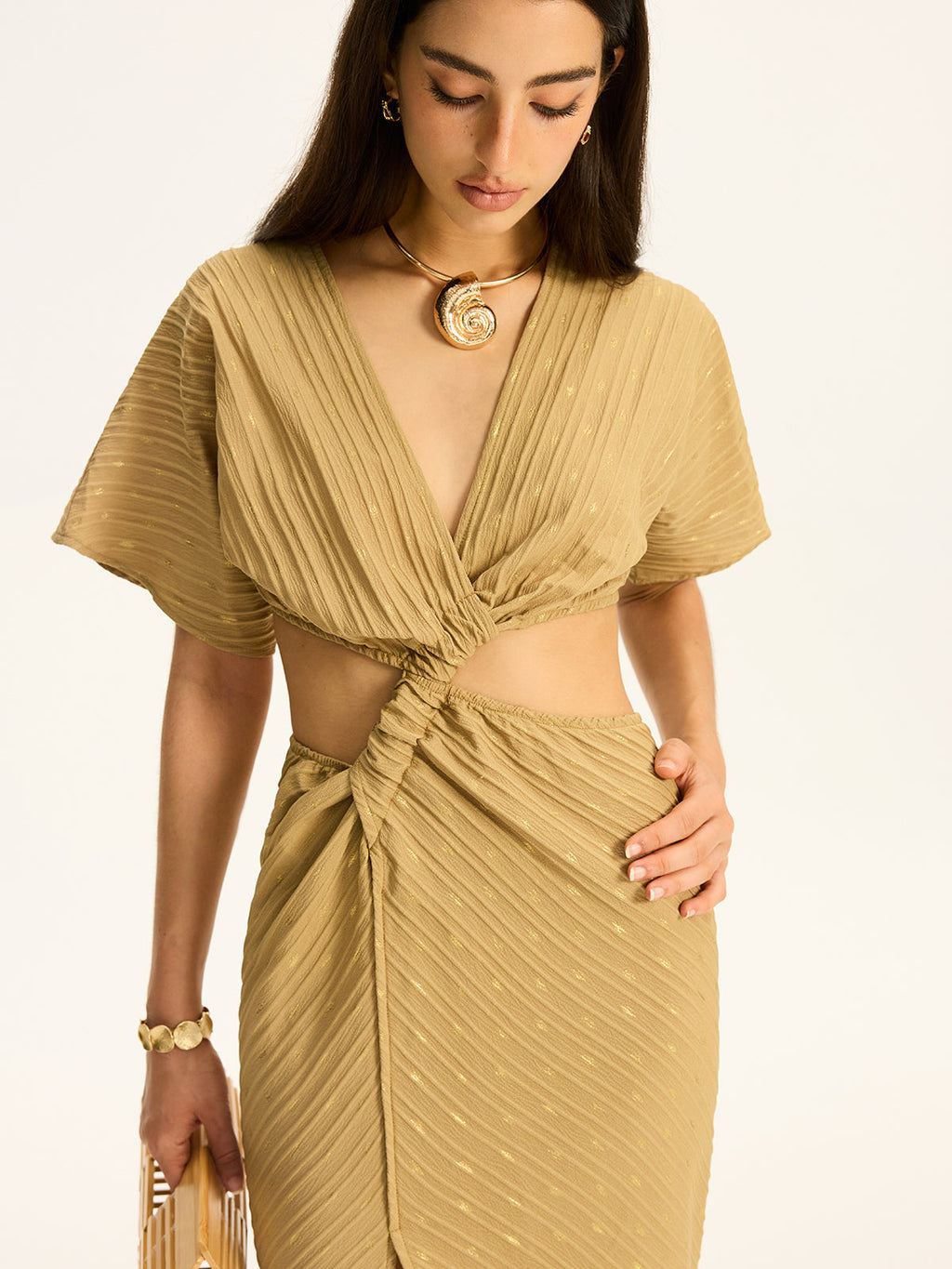 Maxikleid mit Cut-Outs, Wickeldetail und Schlitz