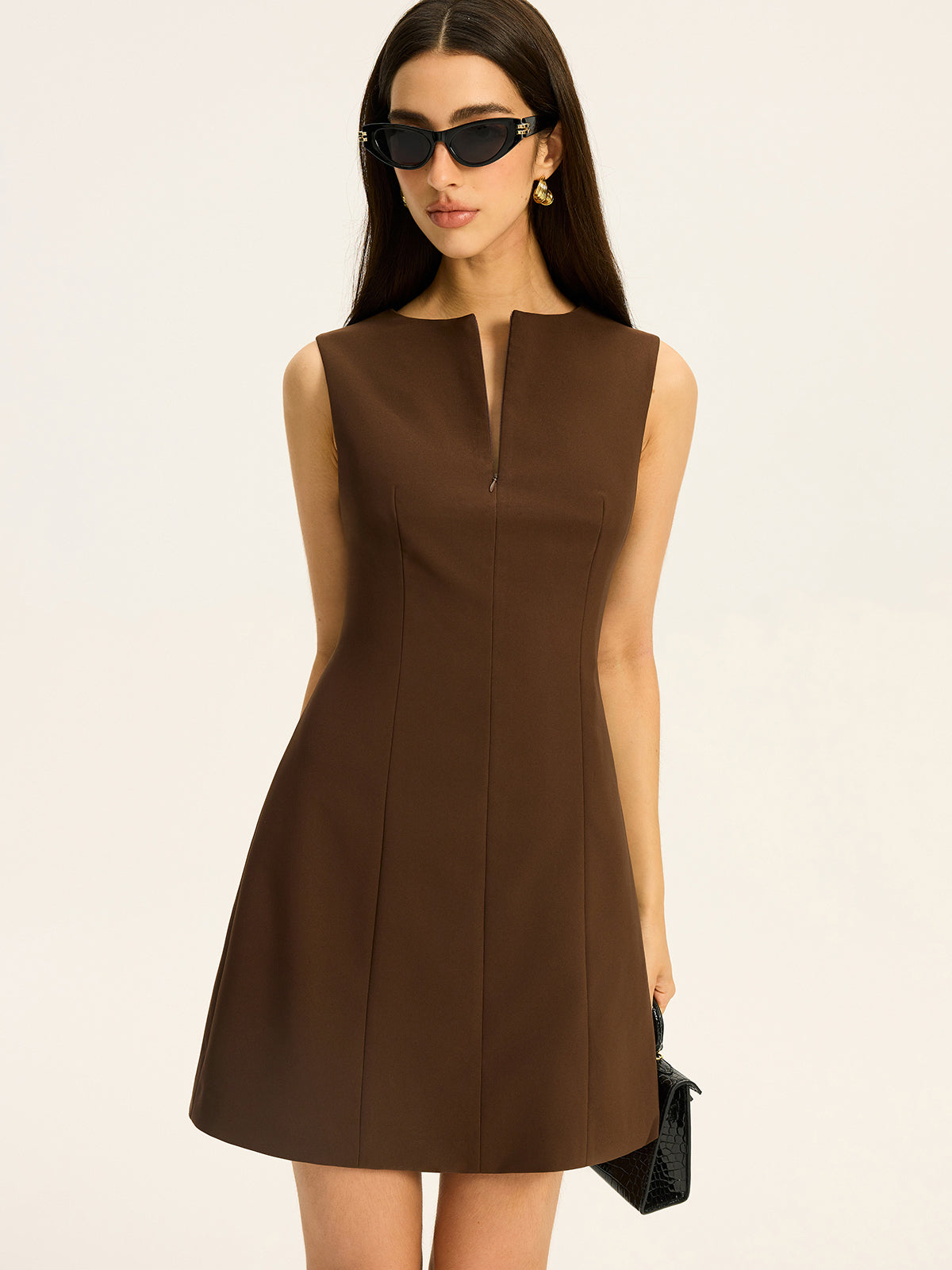 Mini-Kleid mit Reißverschlussausschnitt