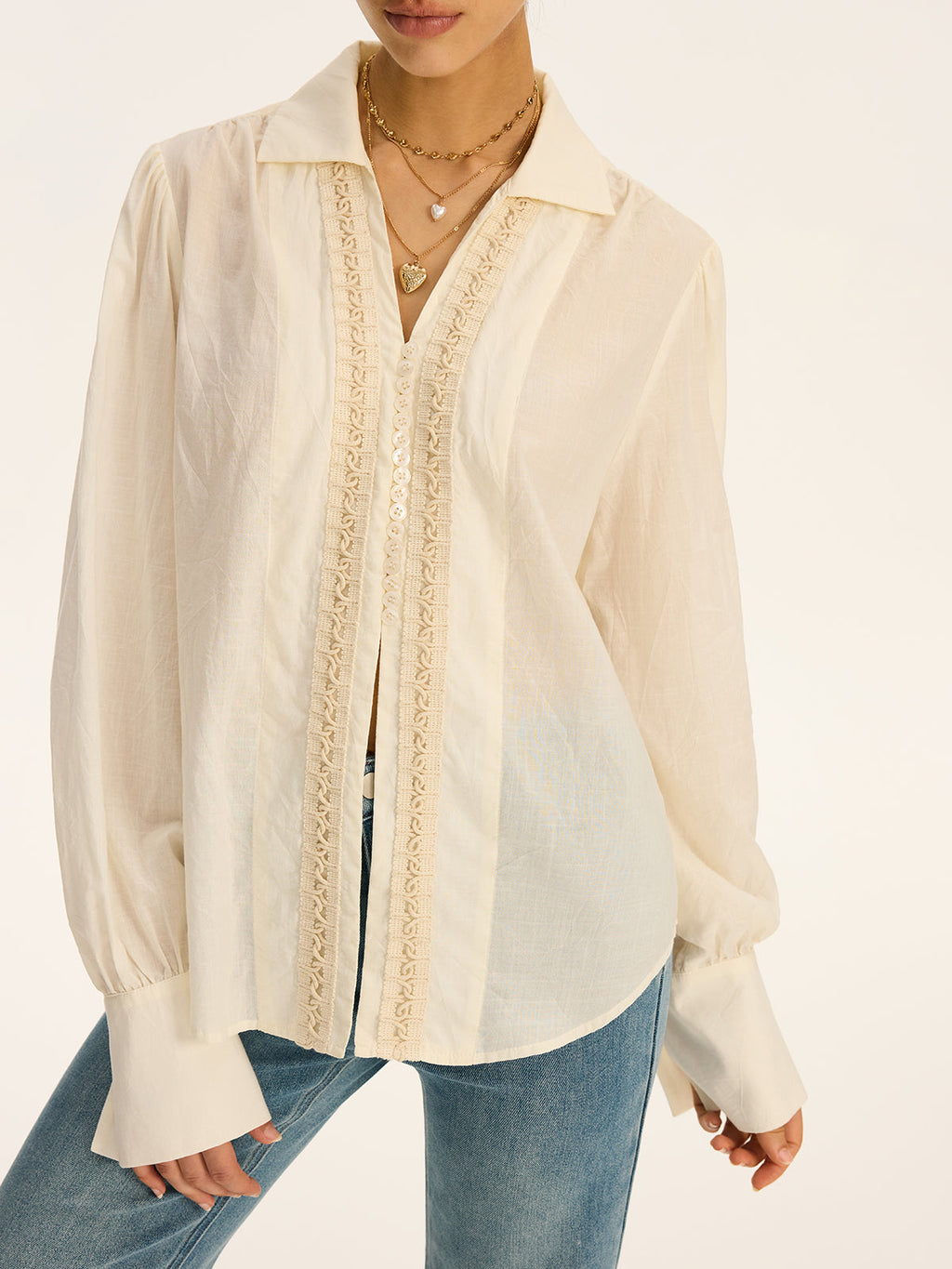 Chemise en coton bordée de dentelle