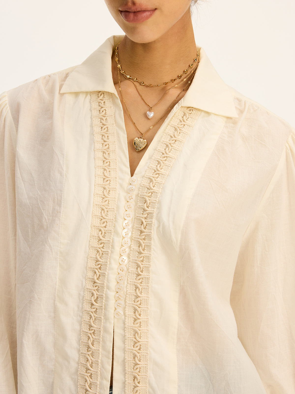 Chemise en coton bordée de dentelle