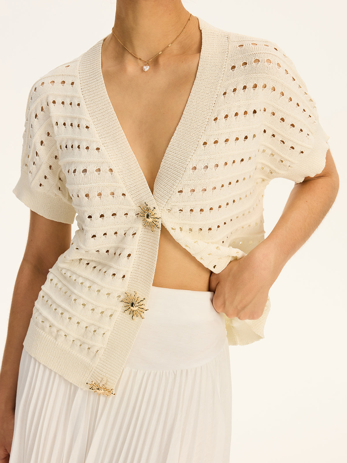 Cardigan à col en V en maille ajourée et boutons métalliques 