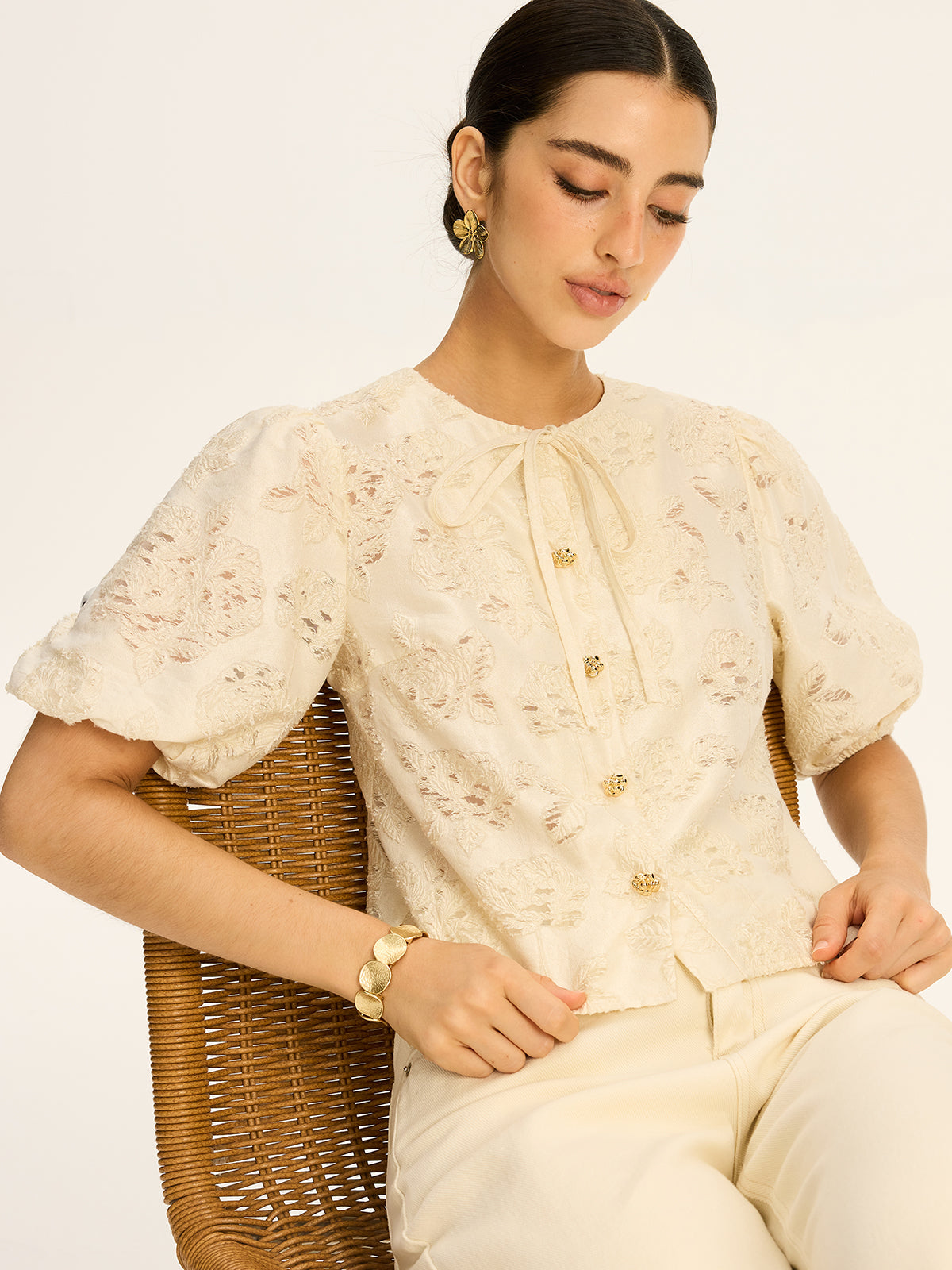 Haut en mélange de coton semi-transparent à motif jacquard et boutons métalliques