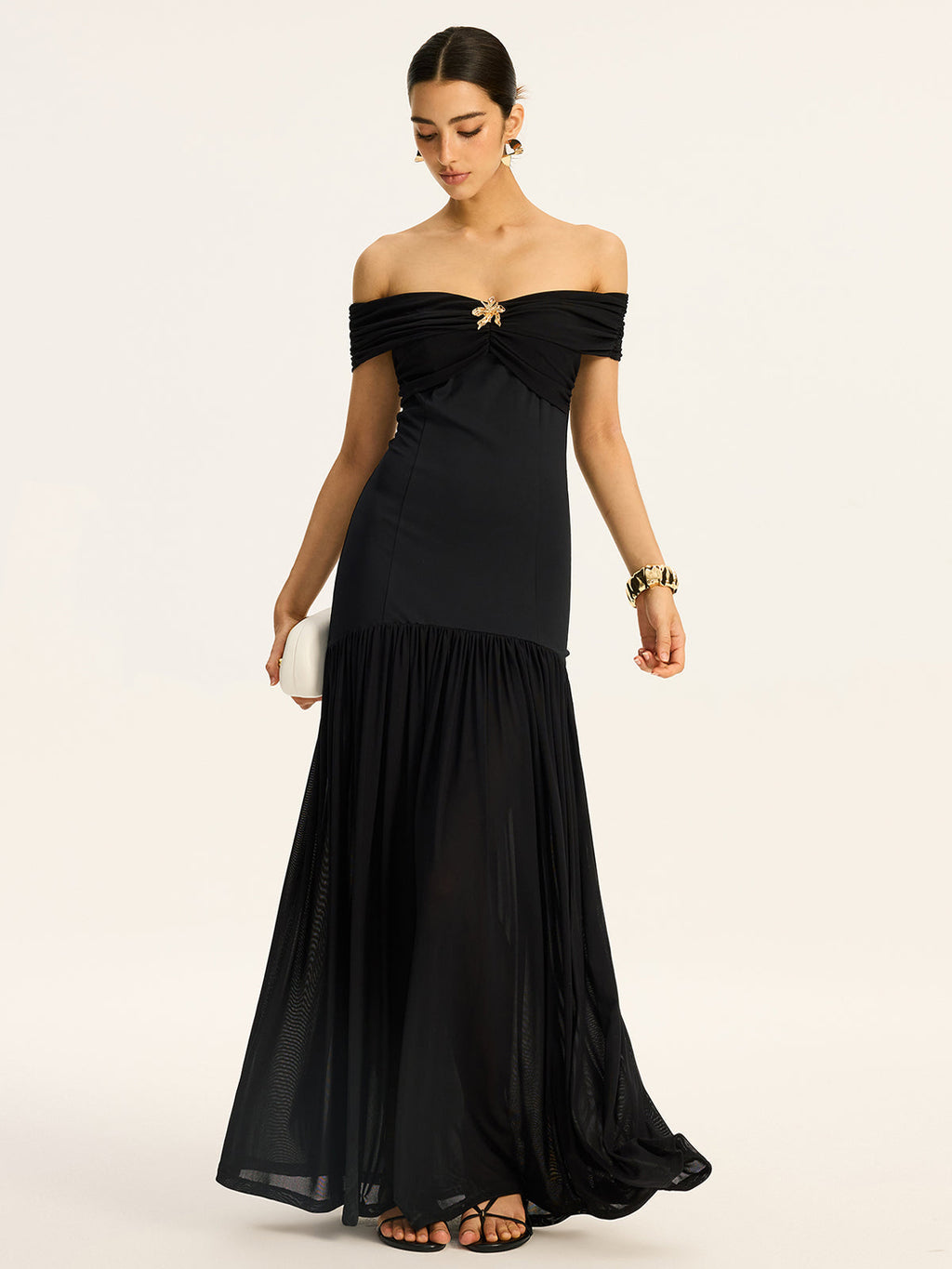 Semi-transparentes, schulterfreies, gerafftes Maxikleid mit Mesh-Einsätzen