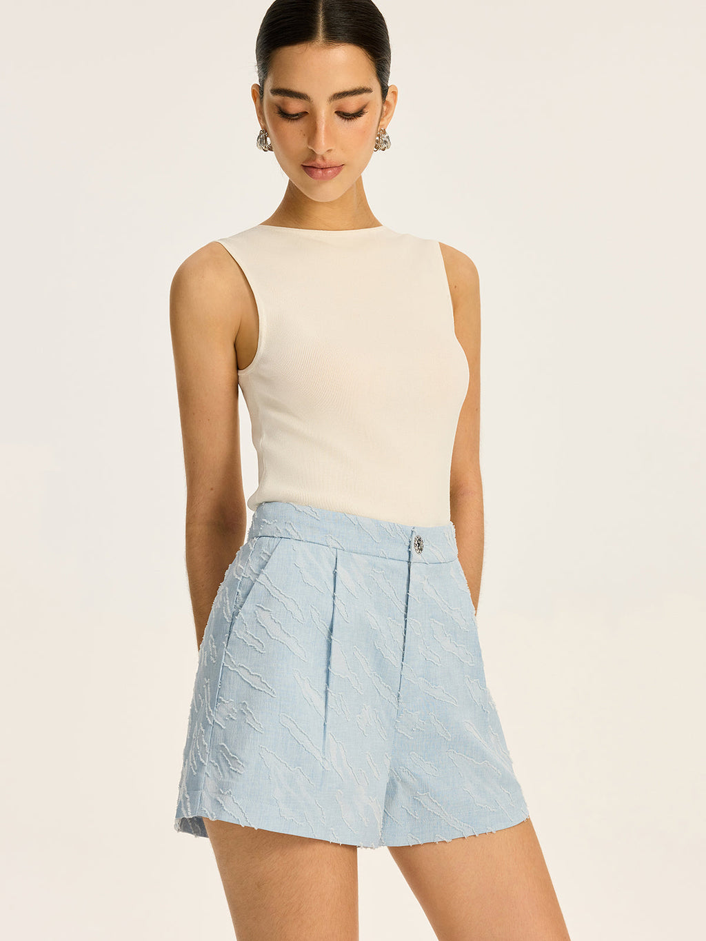 Strukturierte Stoff-Metallknopf-Mid-Waisted-Shorts