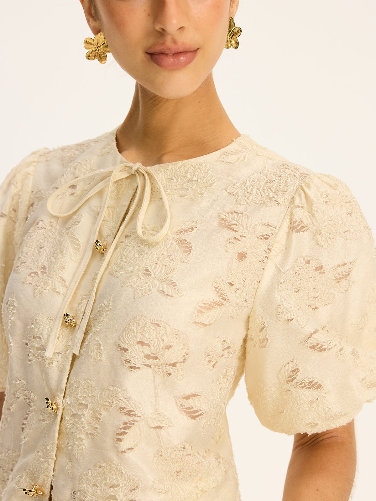 Haut en mélange de coton semi-transparent à motif jacquard et boutons métalliques