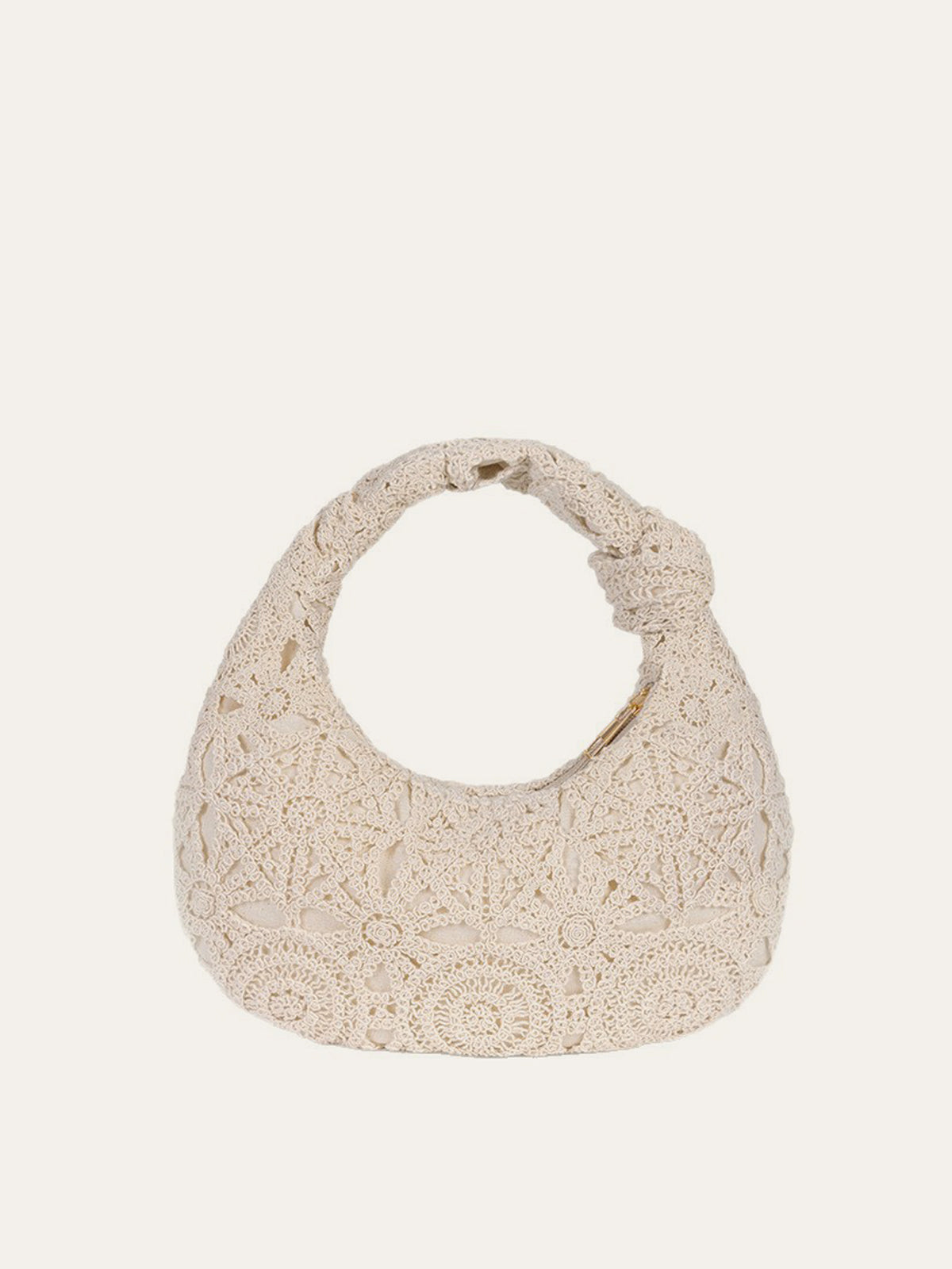 Gehäkelte Tasche mit geknotetem Henkel