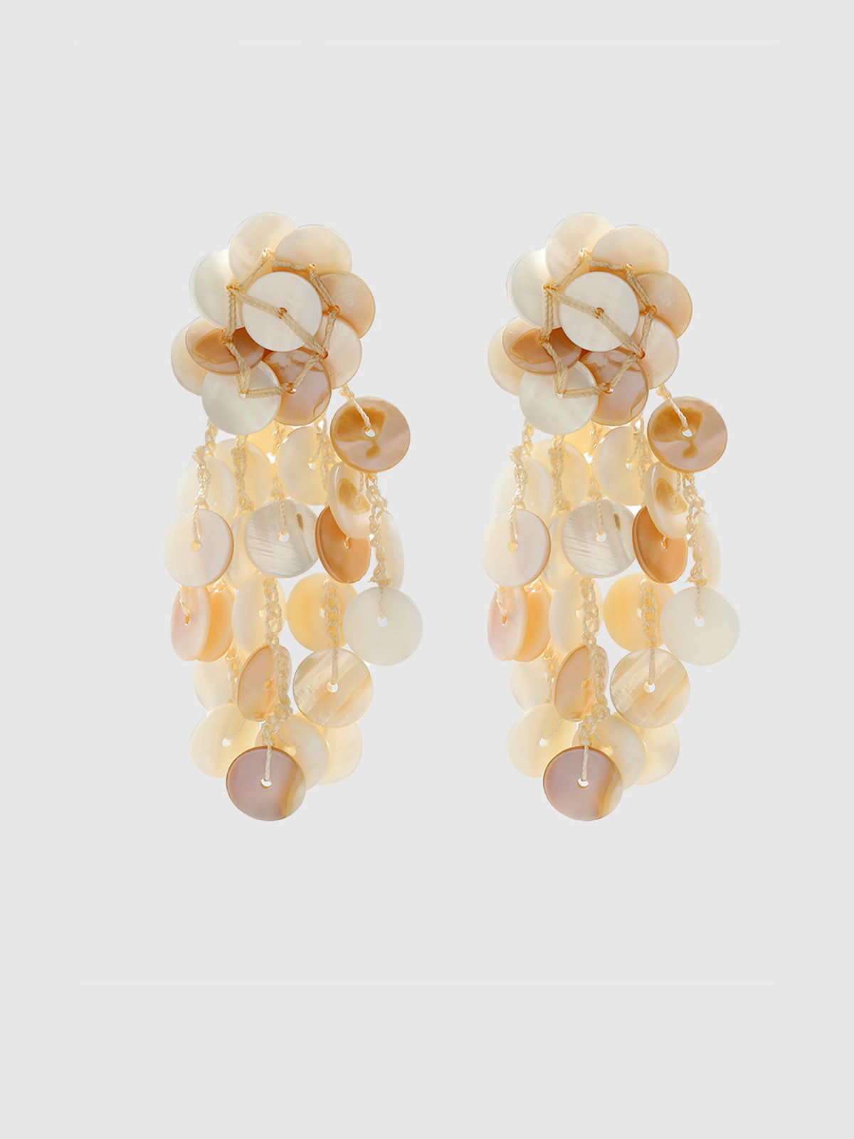 Lange handgemachte runde Muschel-Quastenohrringe