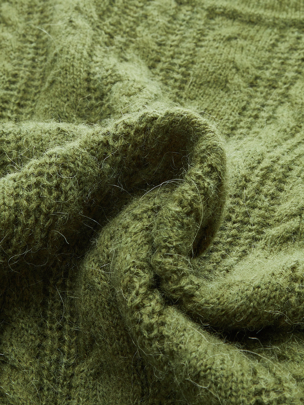 Kurzarm-Pullover mit Zopfmuster und Stehkragen