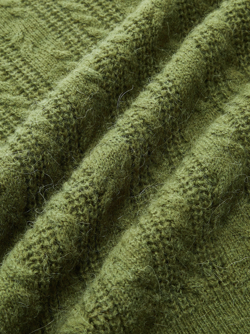 Kurzarm-Pullover mit Zopfmuster und Stehkragen