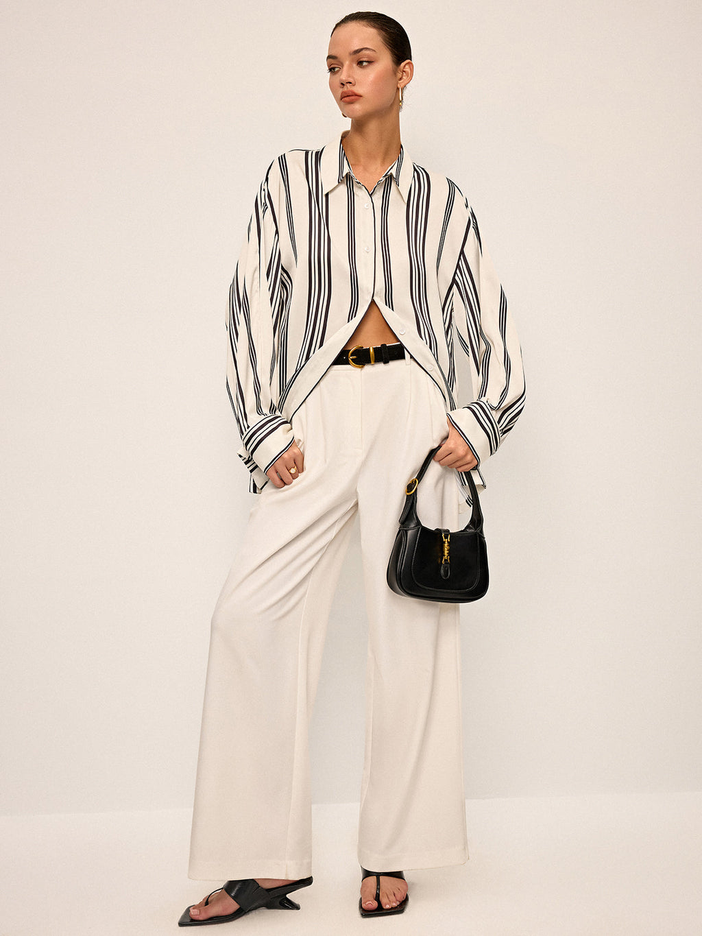 Chemise Oversize Rayée en Satin avec Détail Découpé au Dos