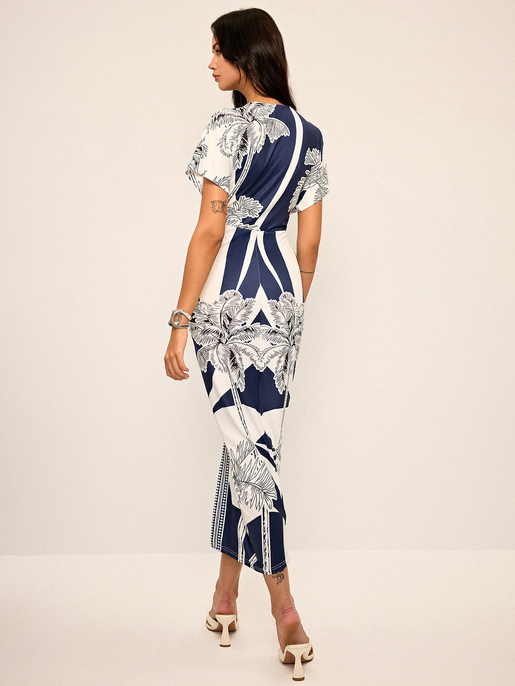 Robe midi imprimée décolleté plongeant sans ceinture