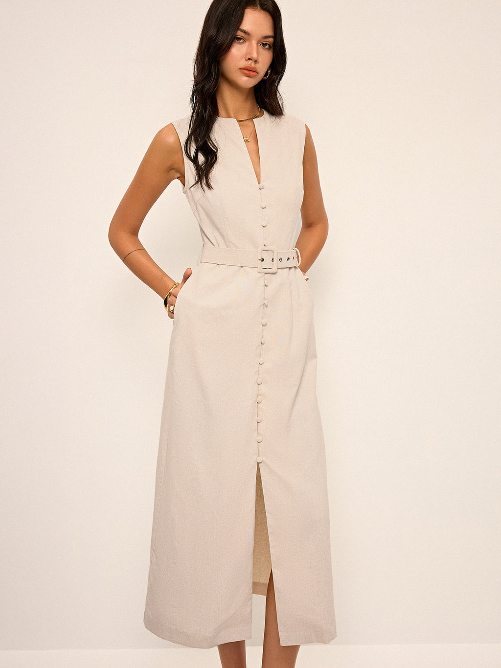 Robe midi ceinturée en coton et lin mélangés à encolure en V