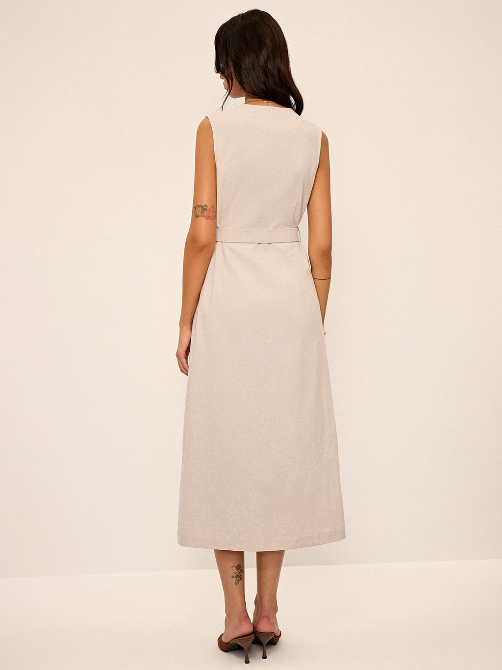 Robe midi ceinturée en coton et lin mélangés à encolure en V