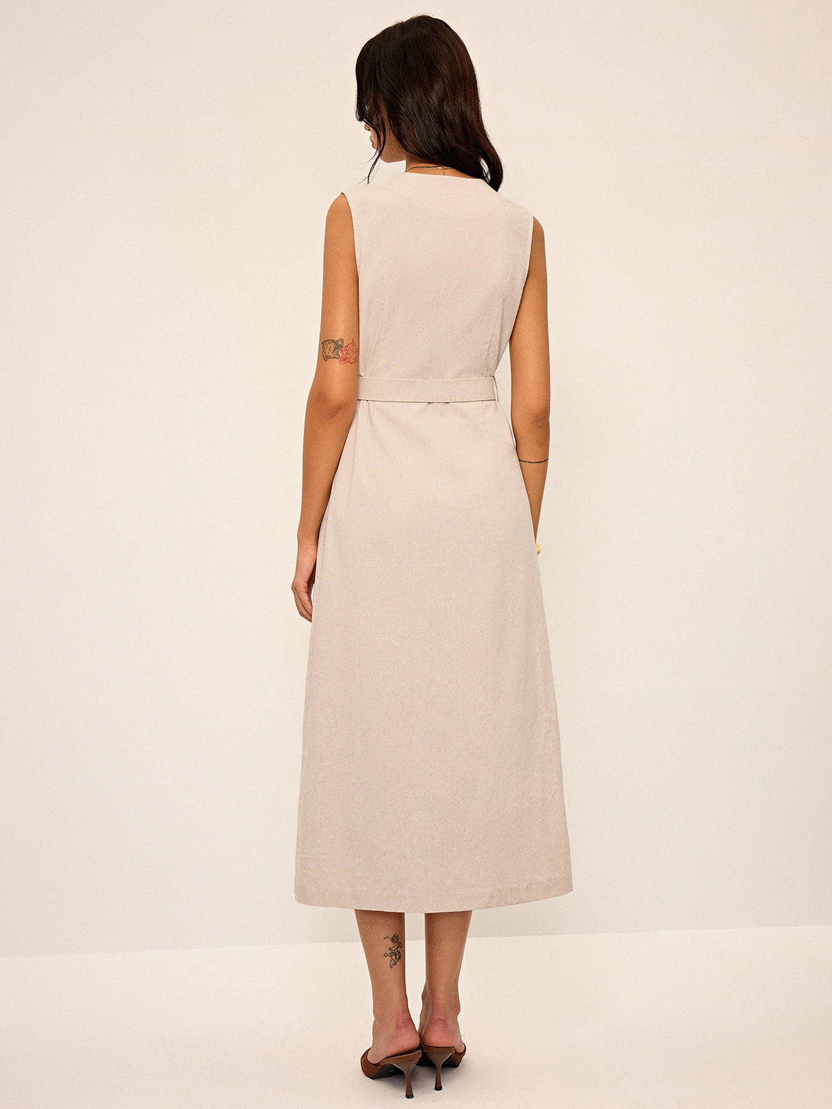 Robe midi ceinturée en coton et lin mélangés à encolure en V