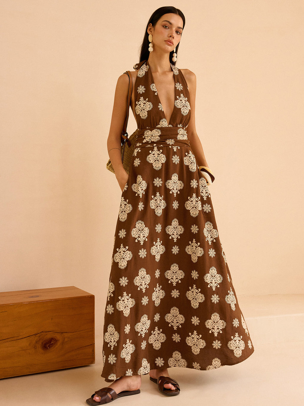 Robe longue à fleurs, avec poches et col licou