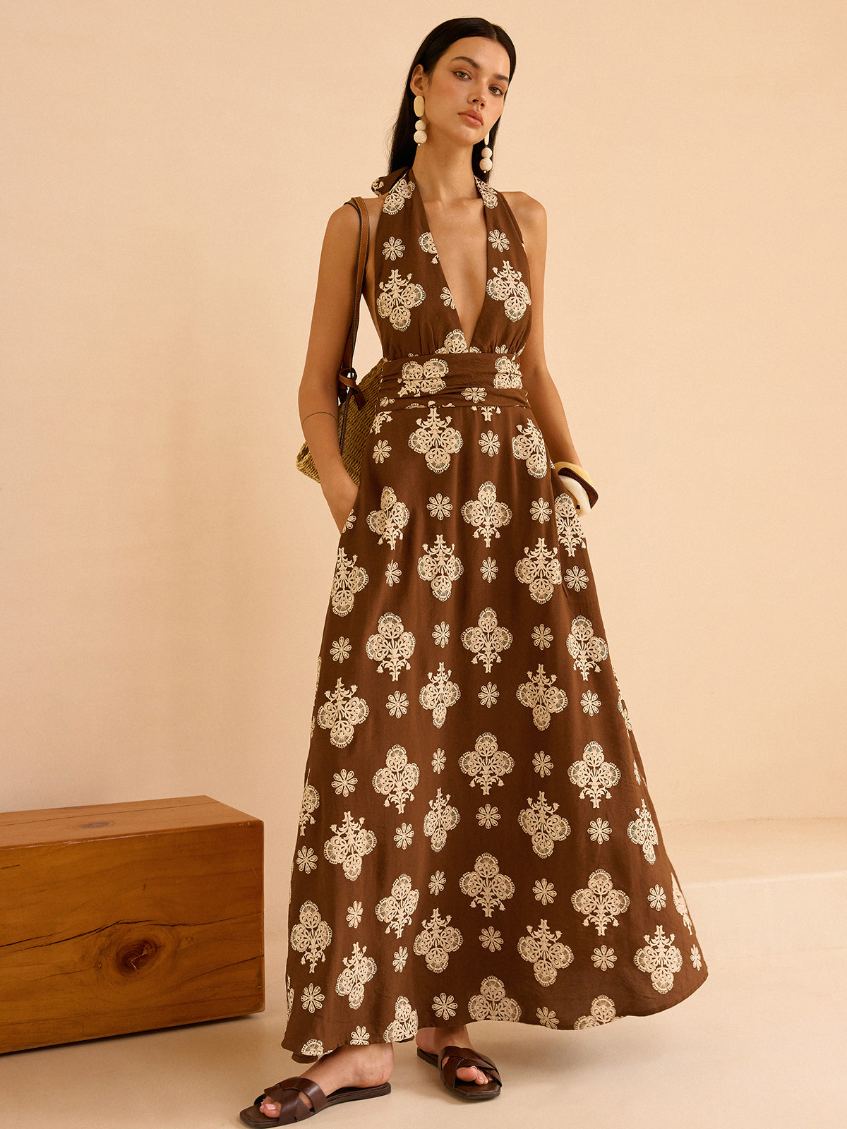 Maxikleid mit Blumenmuster, Neckholder und Taschen