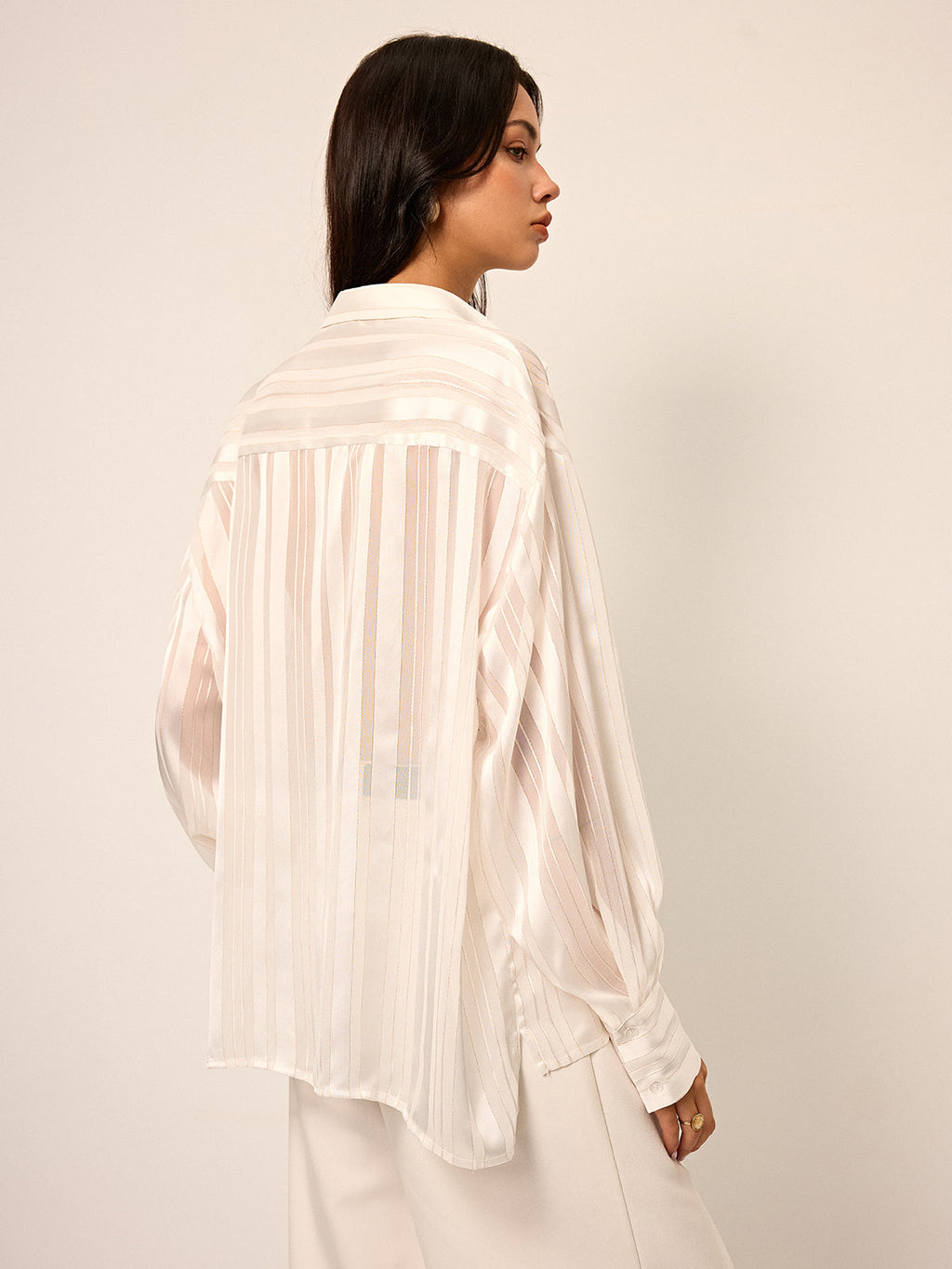 Transparentes gestreiftes Langarmhemd