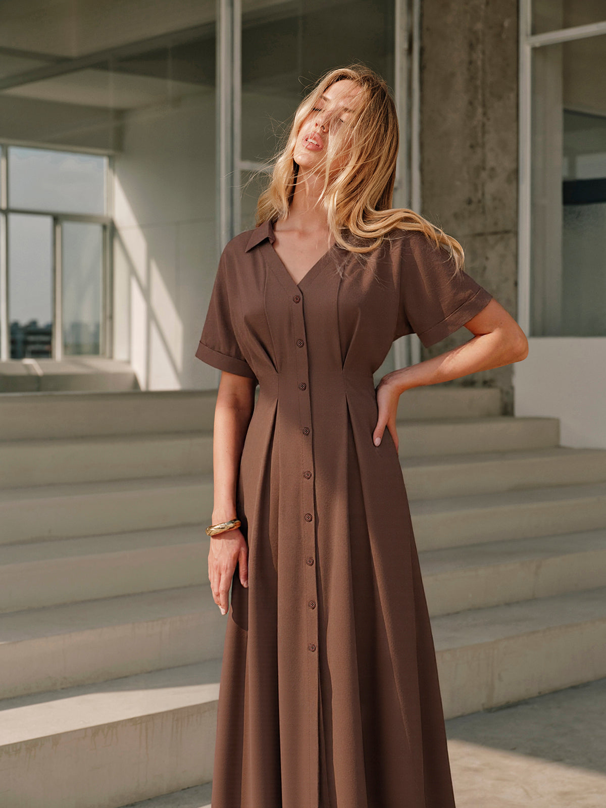 Robe chemise plissée boutonnée sur le devant