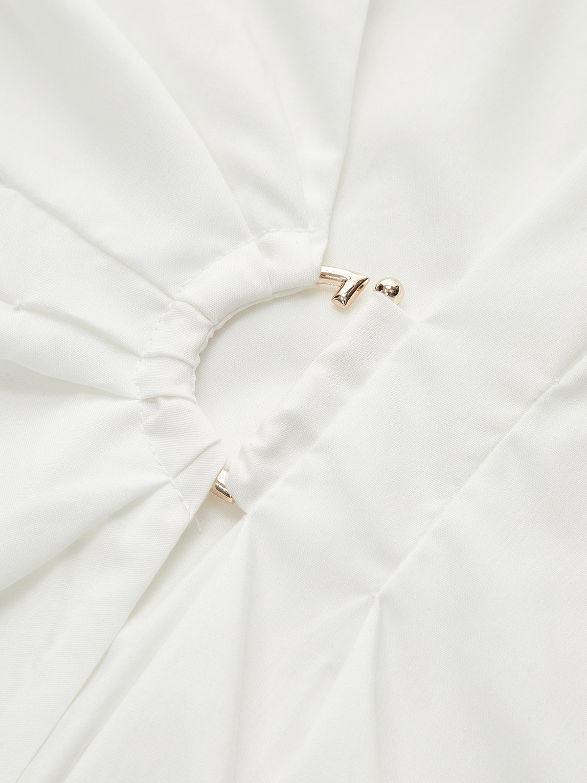 Chemise asymétrique cache-cœur avec boucle métallique 