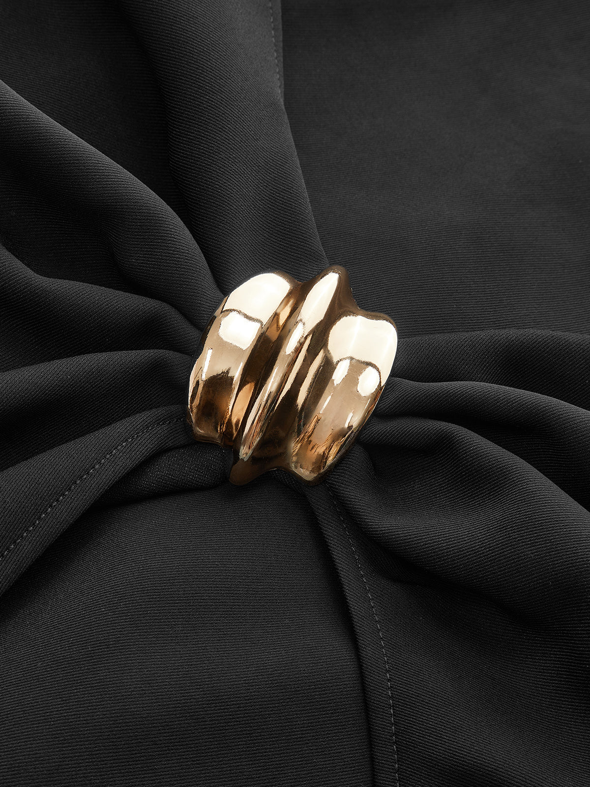 Asymmetrischer, geraffter Wickelminirock mit Metallschnalle 