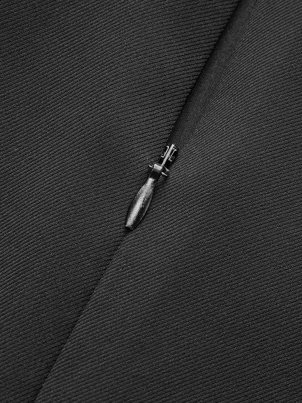 Mini-jupe asymétrique drapée à boucle en métal