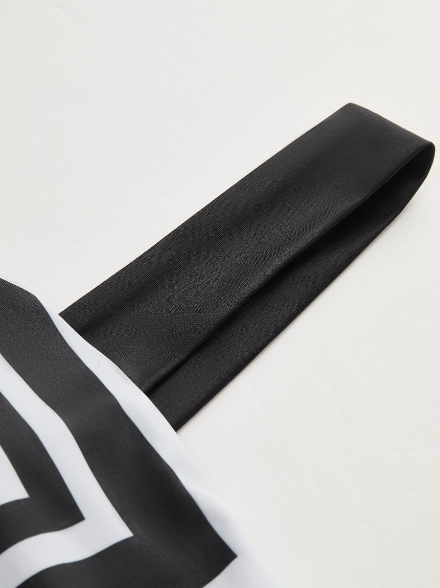 Bikini-Oberteil mit geometrischem Muster und asymmetrischen Trägern 