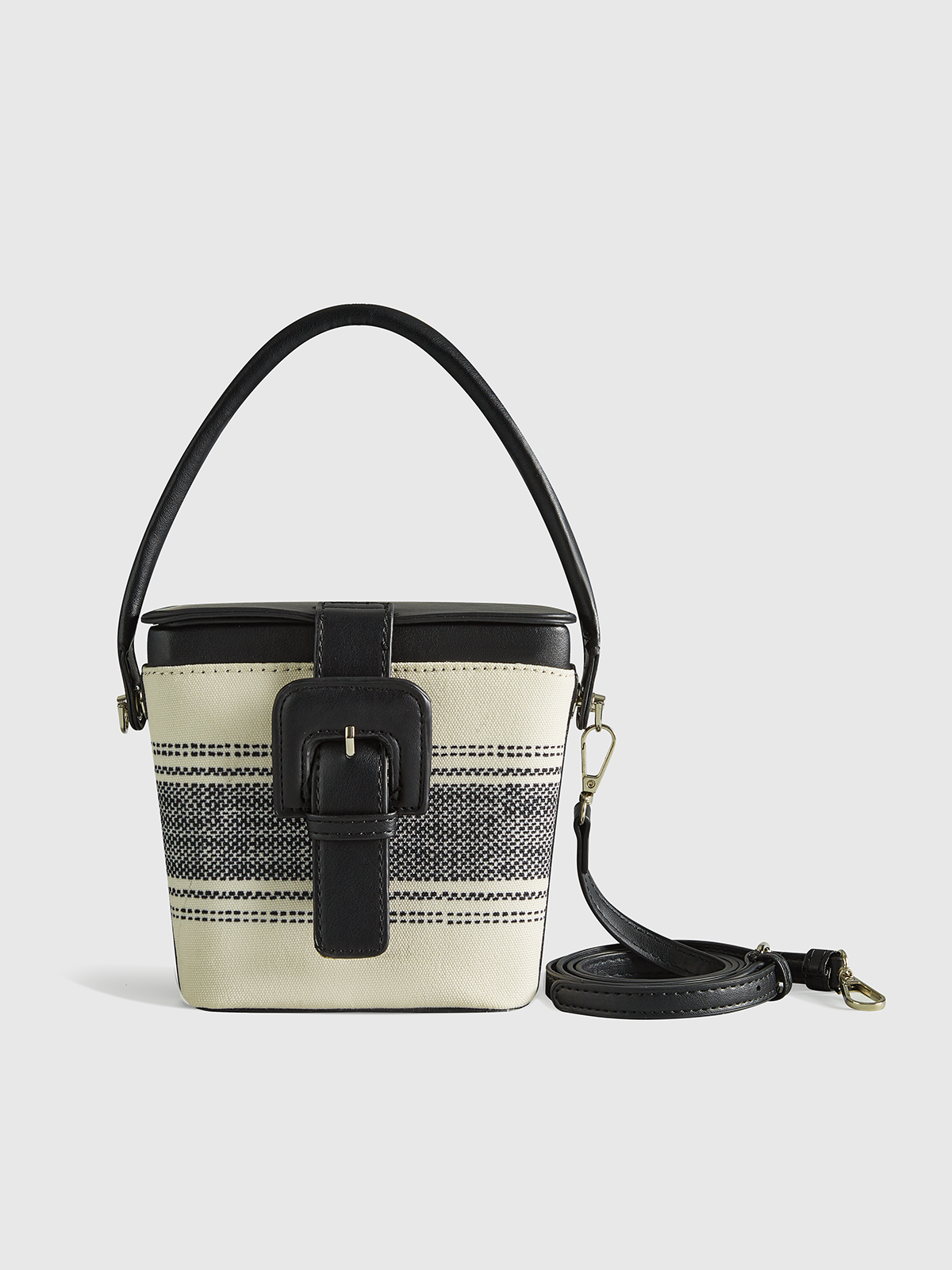 Boxtasche mit gestreiftem Henkel 