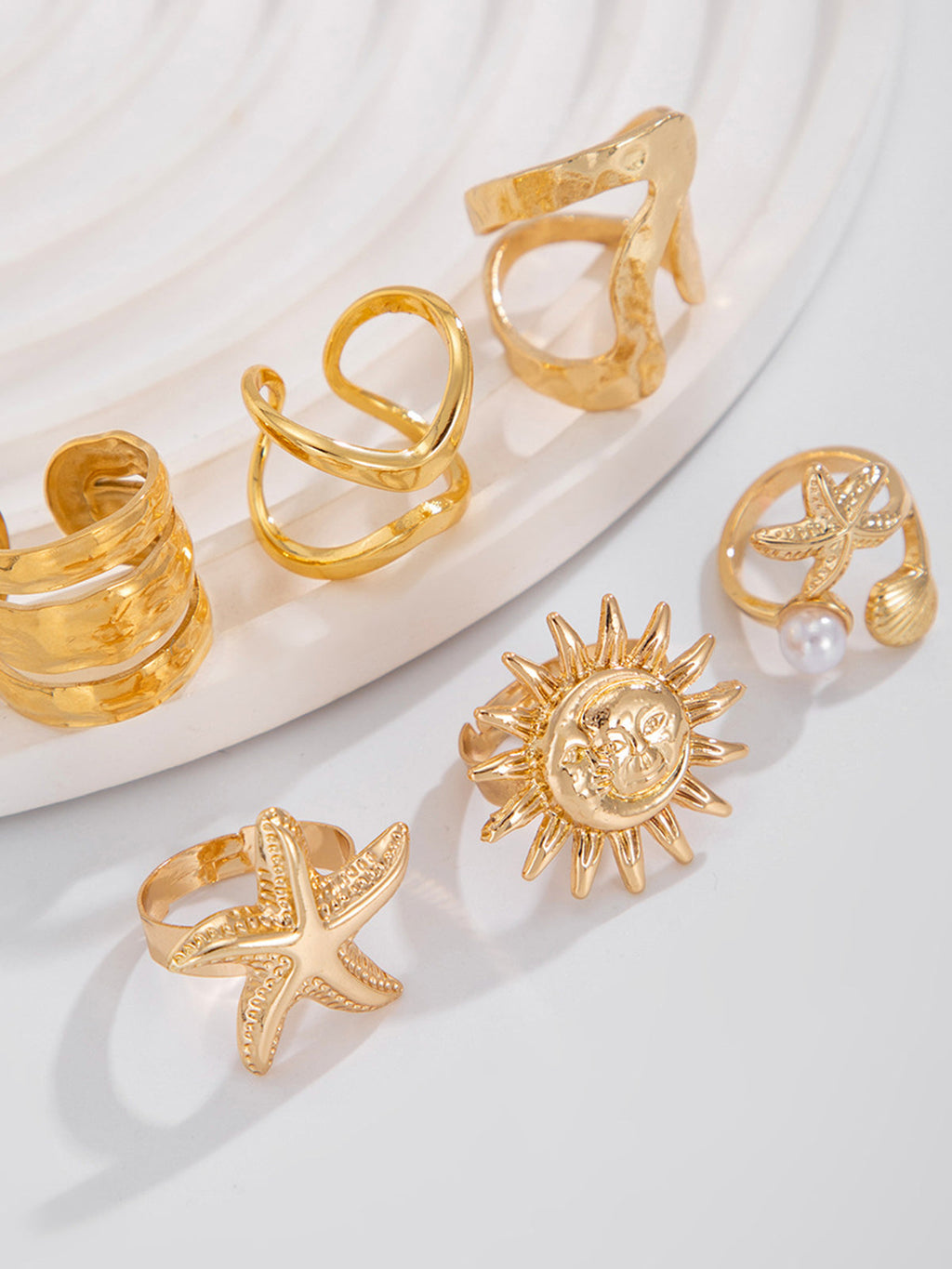 Goldfarbener, unregelmäßiger, vom Meer inspirierter Ring-Set