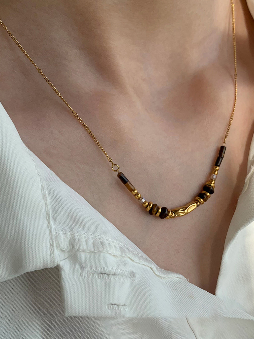 Halskette aus Tigerauge-Perlen mit Goldkette