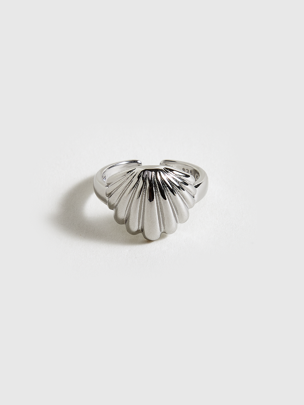 Bague en forme de coquillage Silve-Tone