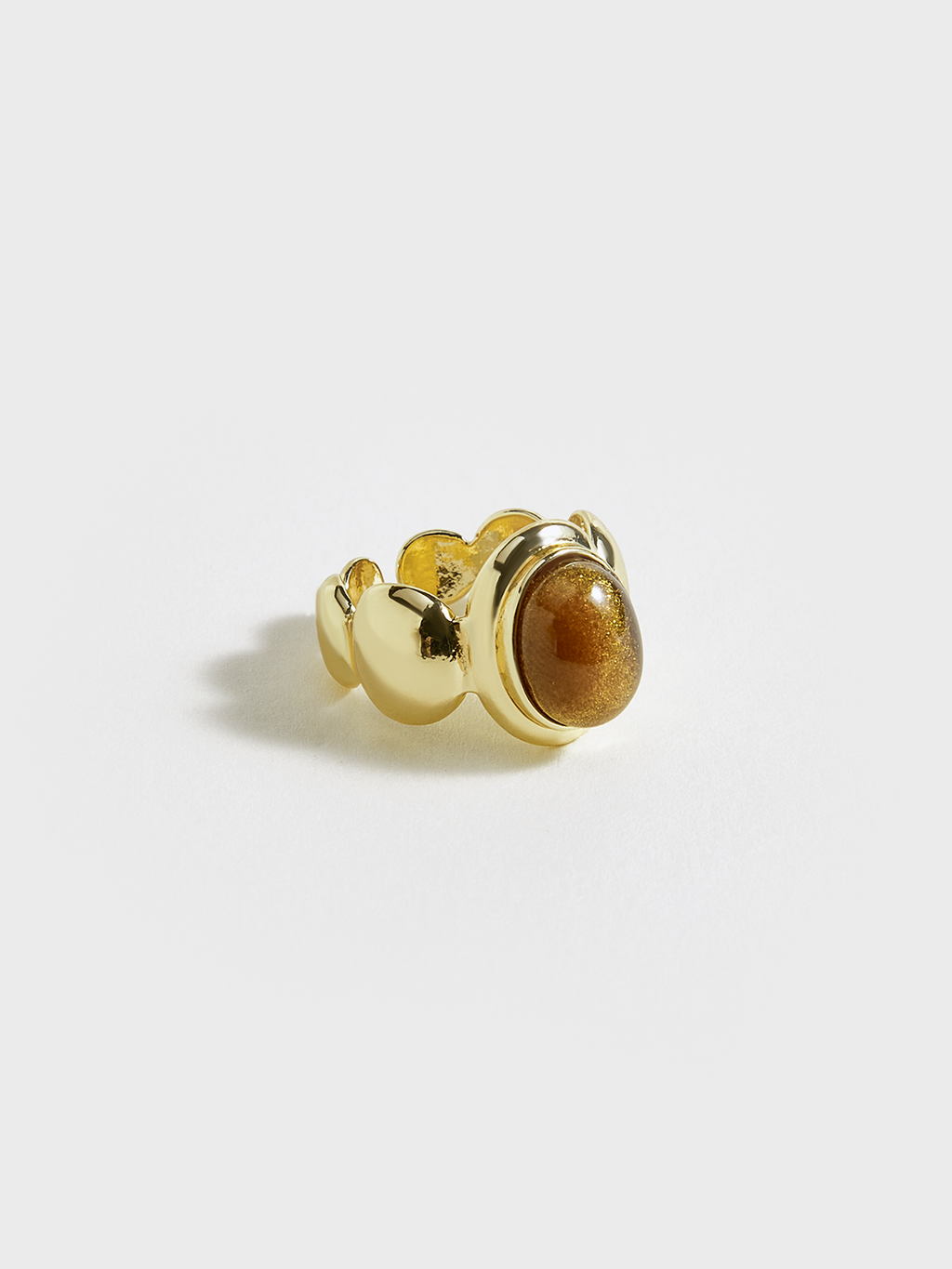 Bague dorée avec pierre marron