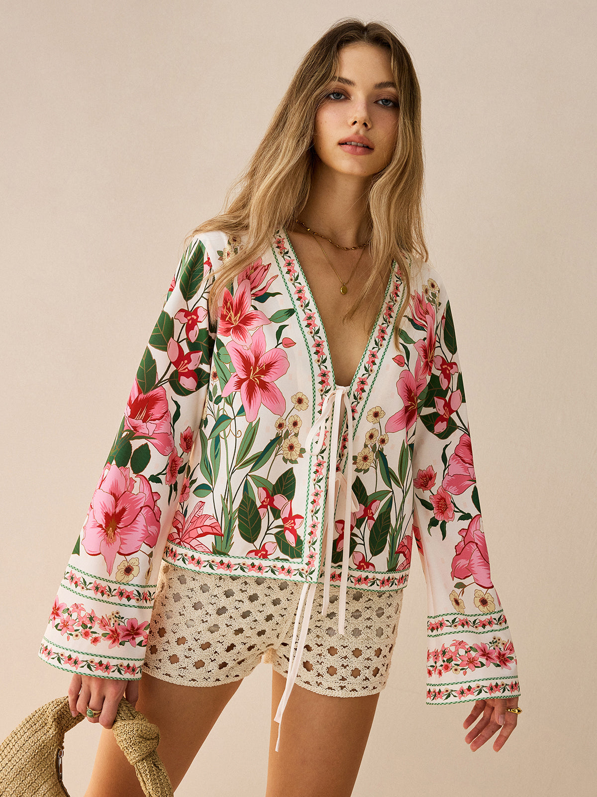 Chemise à imprimé floral et nœud sur le devant