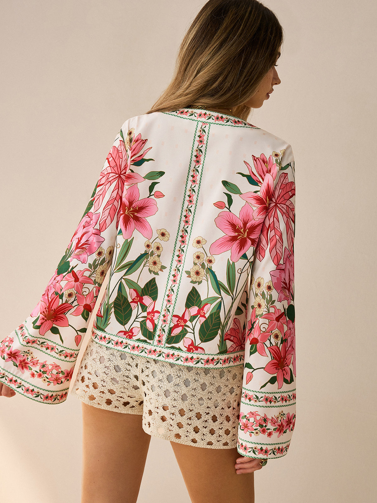 Chemise à imprimé floral et nœud sur le devant